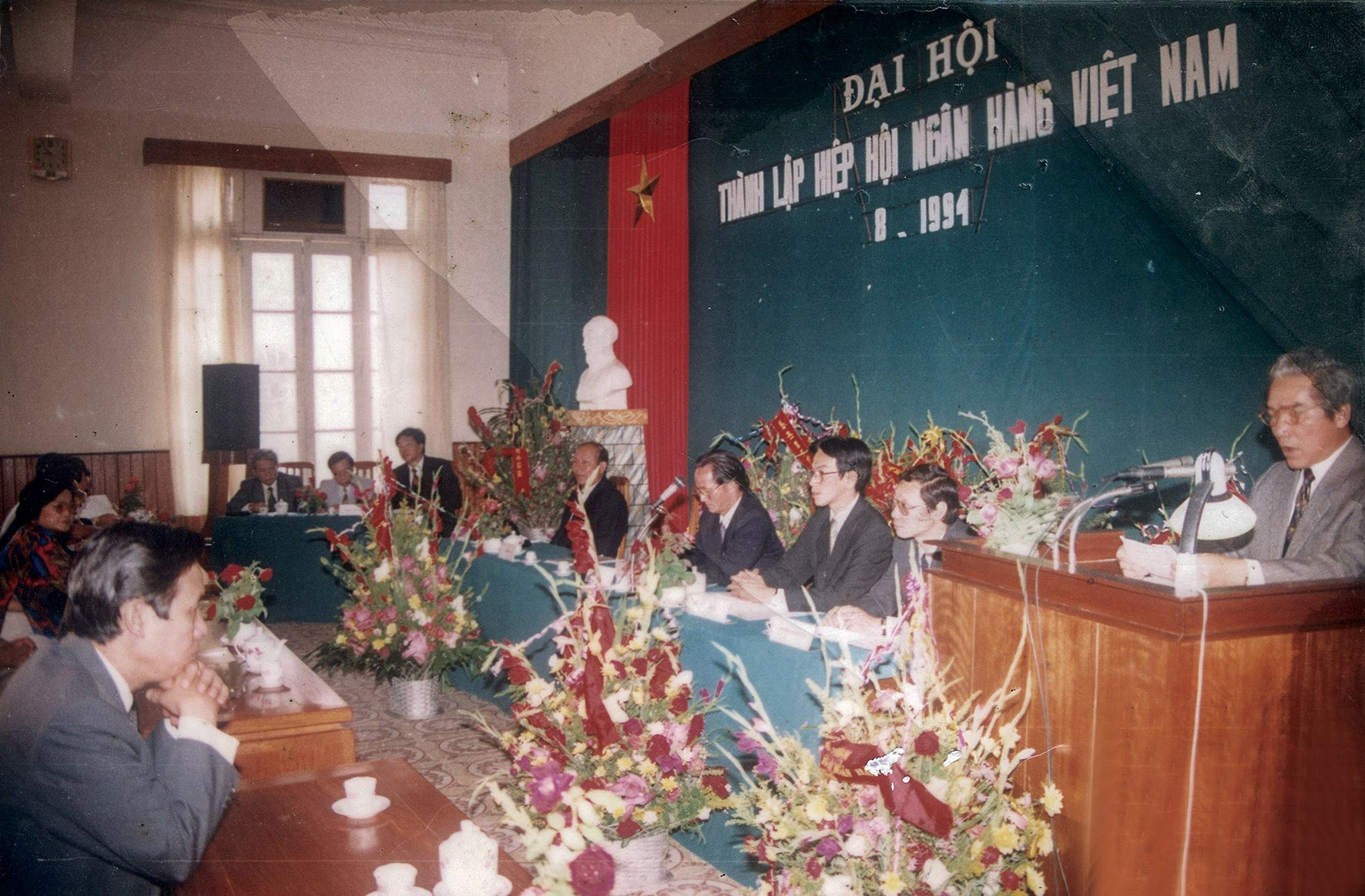 Ông Trịnh Bá Tửu phát biểu tại Đại hội thành lập HHNH Việt Nam (tháng 8/1994)