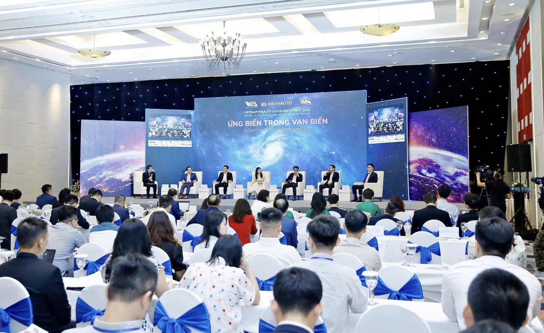 Diễn đàn Cấp cao Cố vấn tài chính Việt Nam lần thứ hai - năm 2024 thu hút đông khách tham dự