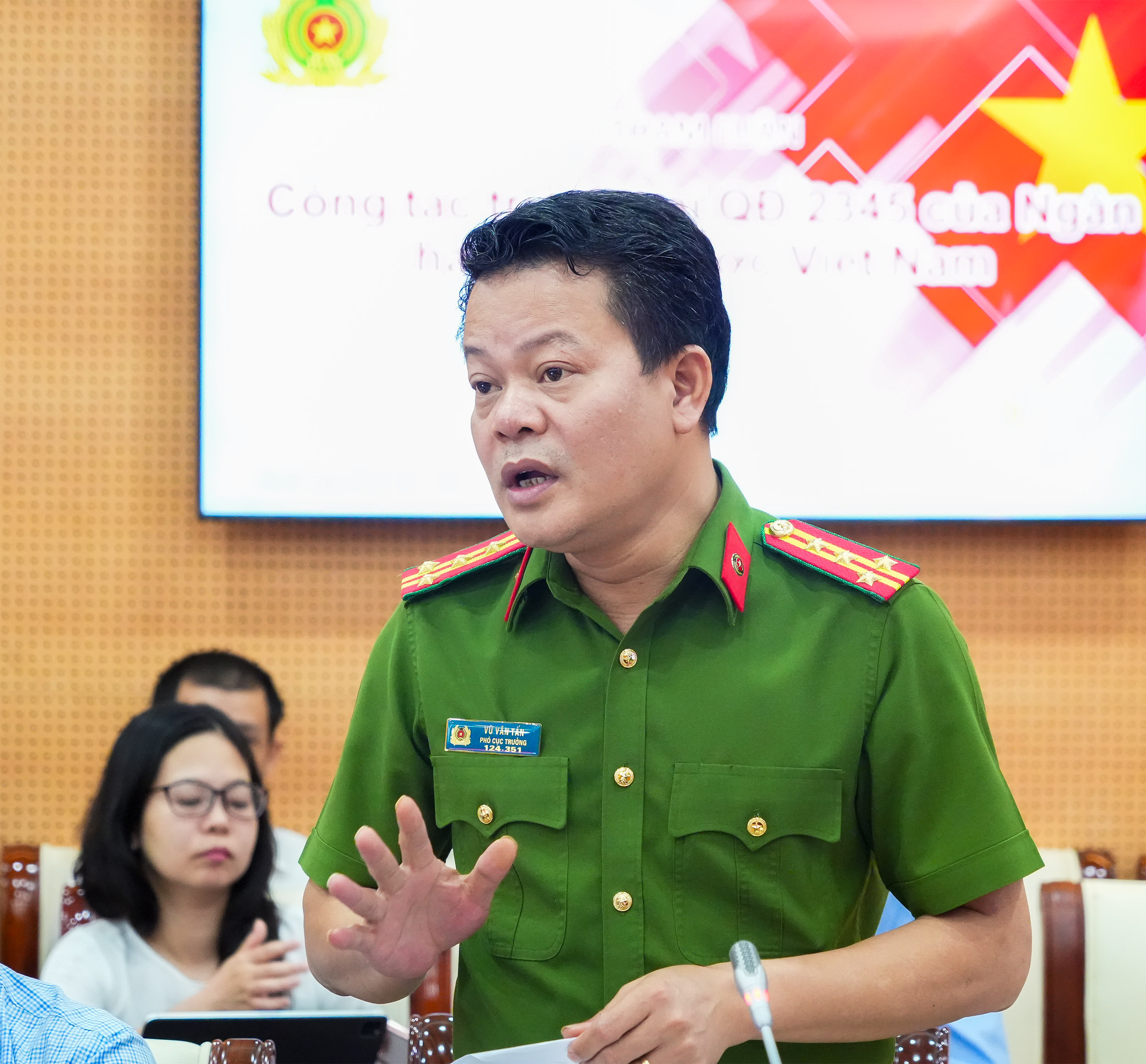 Đại tá Vũ Văn Tấn, Phó Cục trưởng Cục Cảnh sát quản lý hành chính về trật tự xã hội Bộ Công an (Thư ký tổ công tác triển khai đề án 06/CP)