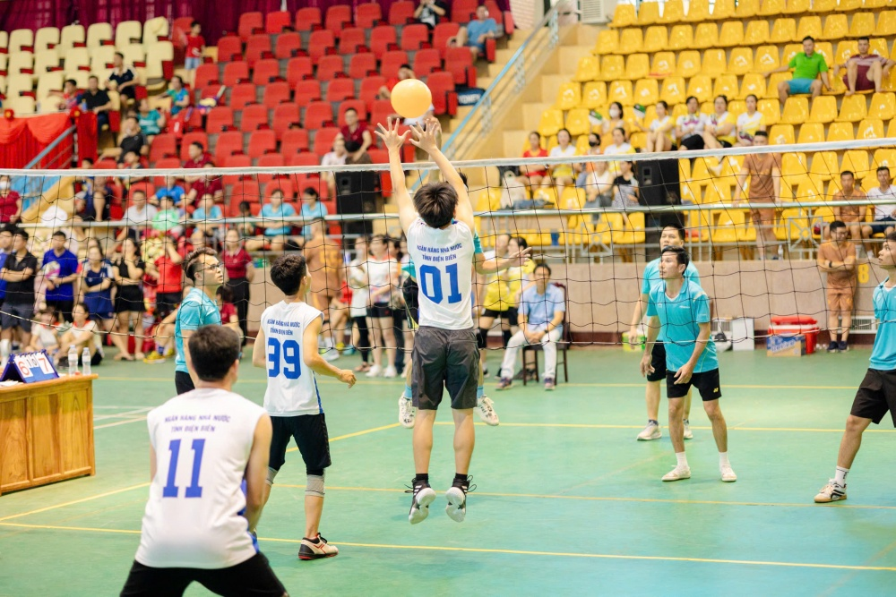 Thi đấu môn Bóng truyền hơi