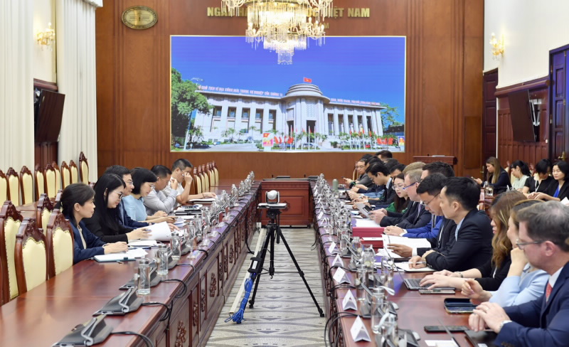 Quang cảnh buổi làm việc