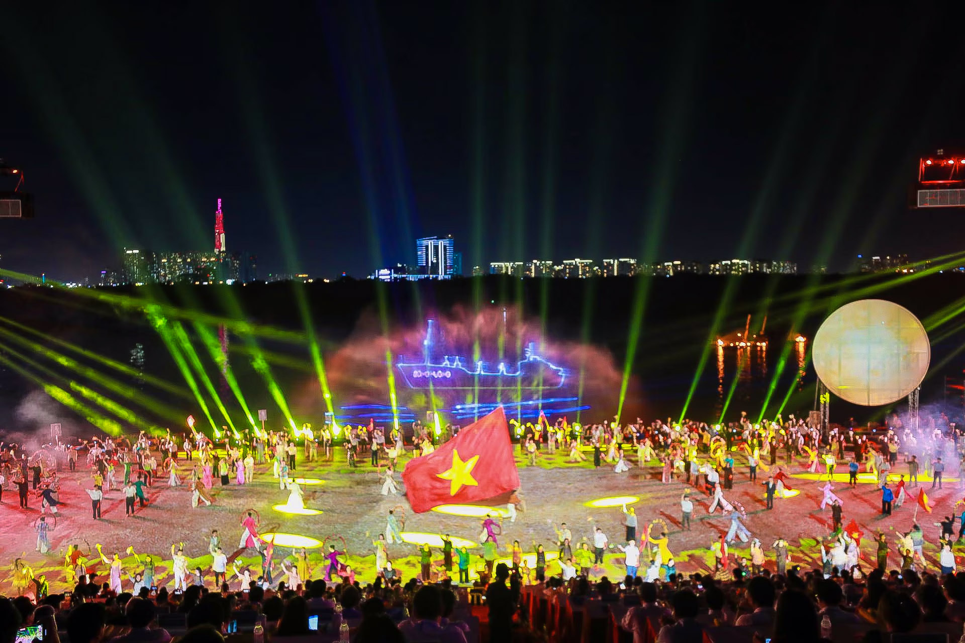 Đêm khai mạc Lễ hội sông nước TP. Hồ Chí Minh