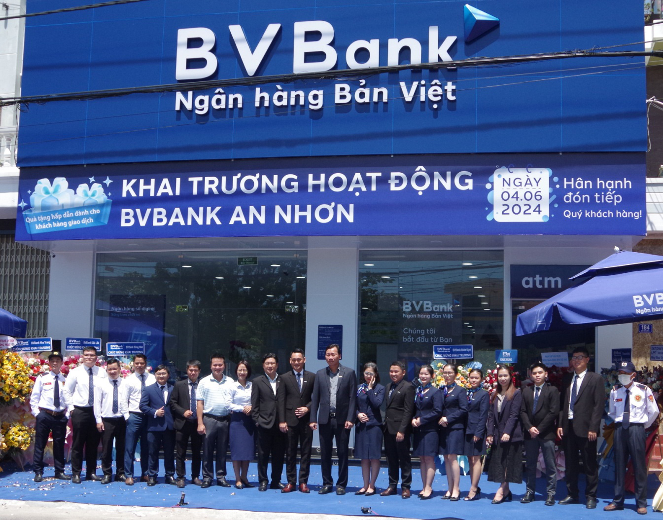 Cán bộ, công nhân viên điểm giao dịch An Nhơn