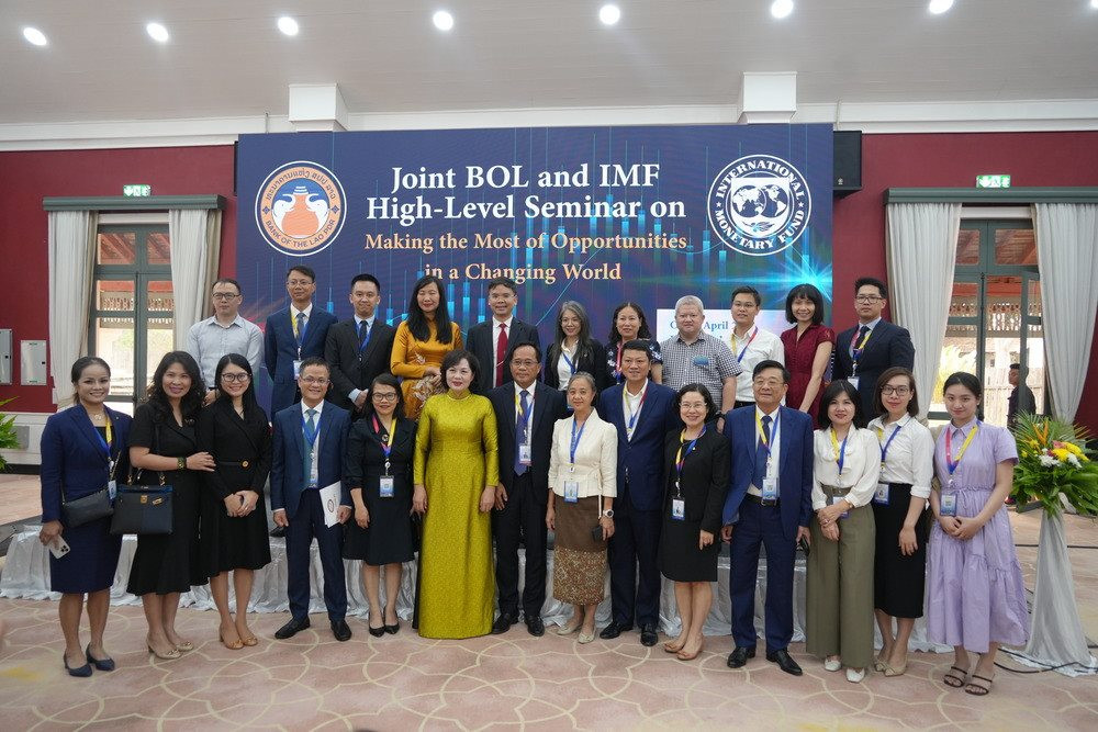 SBV Governor Nguyen Thi Hong at the Meeting in Laos