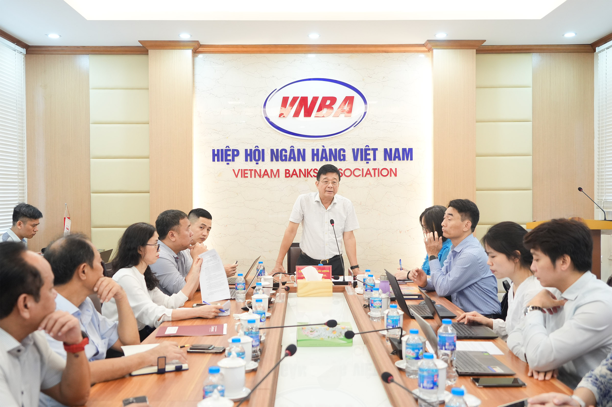 Quang cảnh cuộc họp góp ý dự thảo Nghị định về chữ ký điện tử