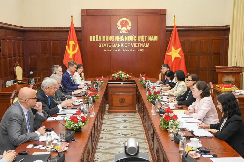Quang cảnh buổi làm việc