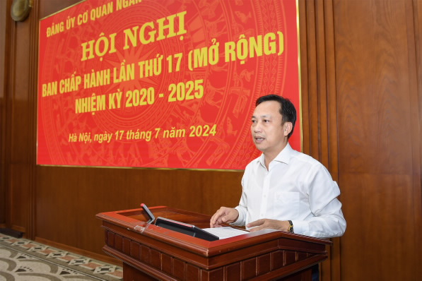 Đ/c Lại Xuân Lâm - Phó Bí thư Thường trực Đảng ủy Khối các cơ quan Trung ương phát biểu tại Hội nghị