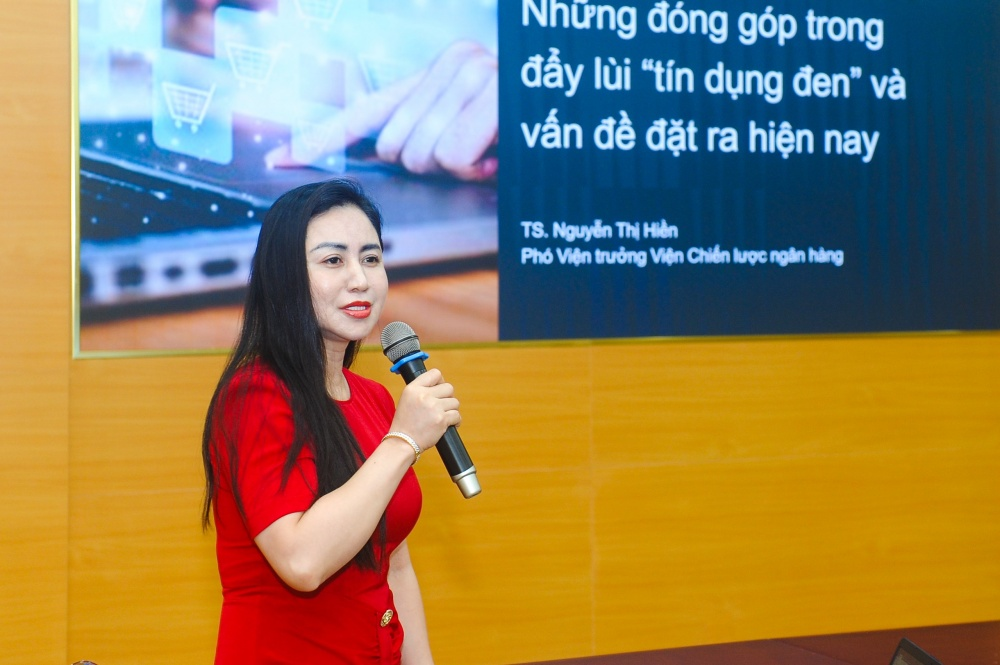 TS. Nguyễn Thị Hiền - Phó Viện trưởng Viện Chiến lược ngân hàng phát biểu tại Hội thảo