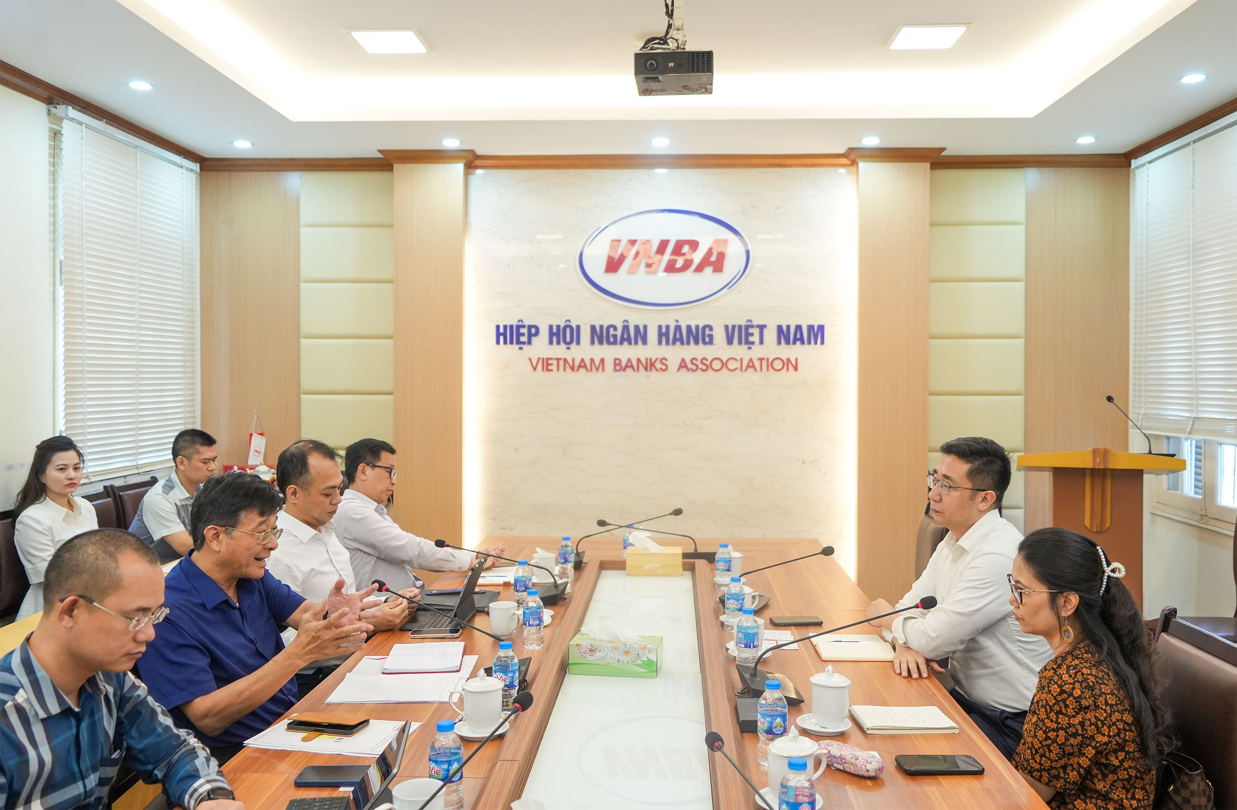 Quang cảnh buổi làm việc