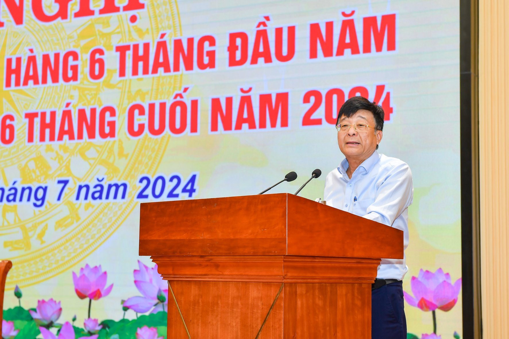 Ông Nguyễn Quốc Hùng, Phó Chủ tịch kiêm Tổng Thư ký Hiệp hội Ngân hàng Việt Nam phát biểu tại hội nghị