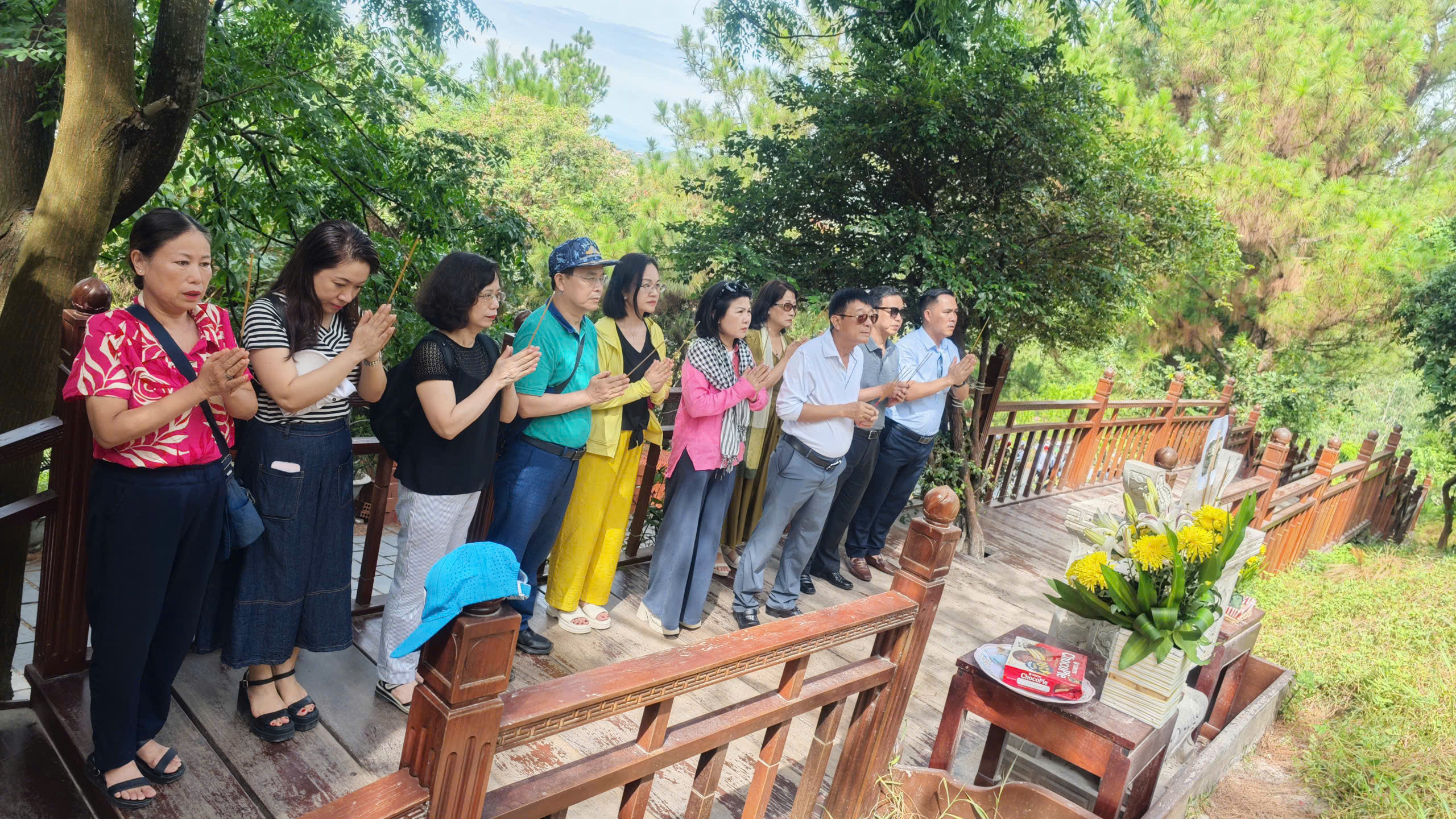 Dâng hương tưởng nhớ Đại tướng Võ Nguyên Giáp