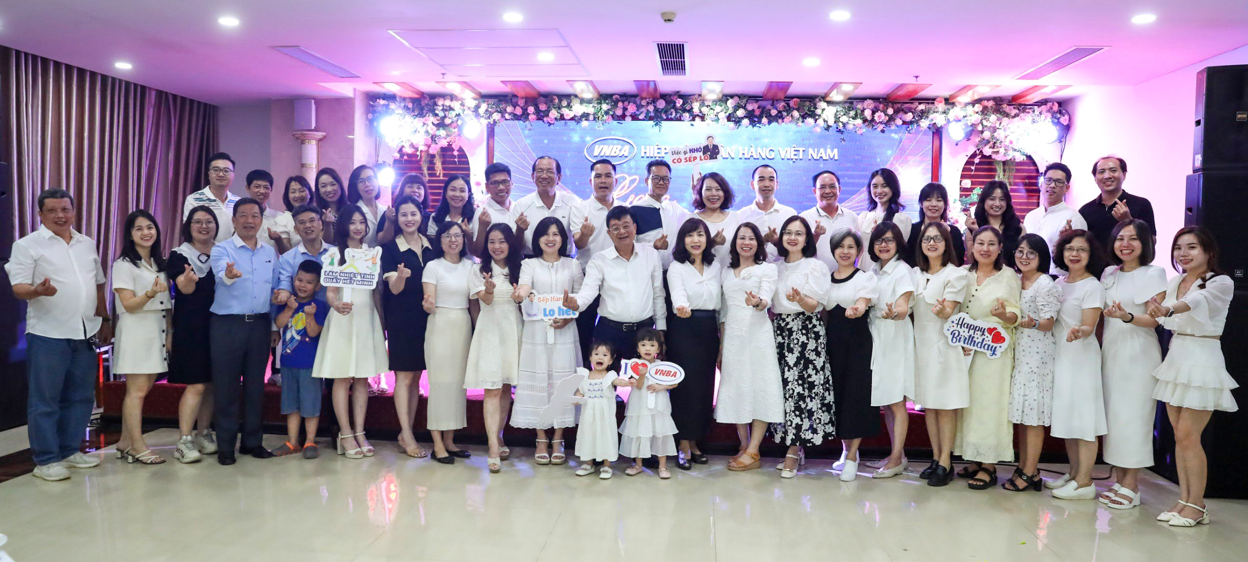 Chụp ảnh kỷ niệm