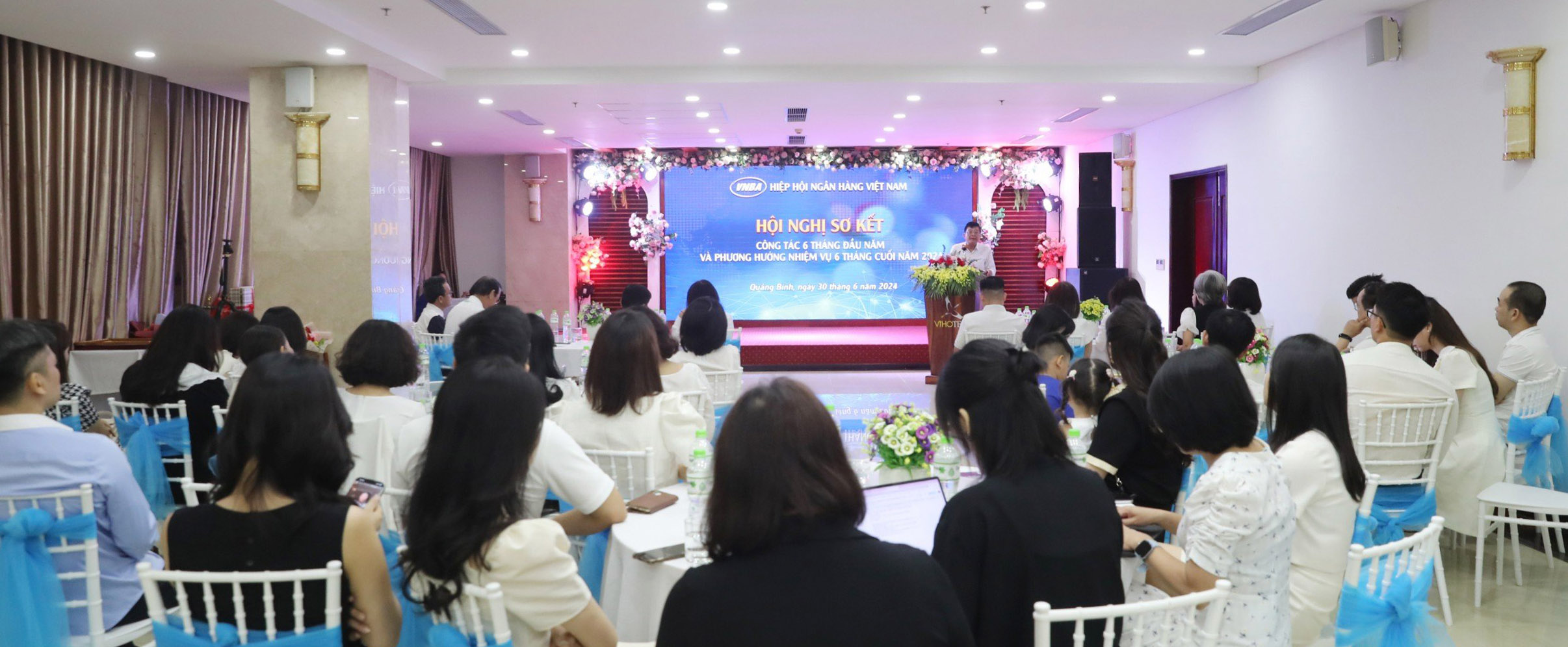 Quang cảnh hội nghị