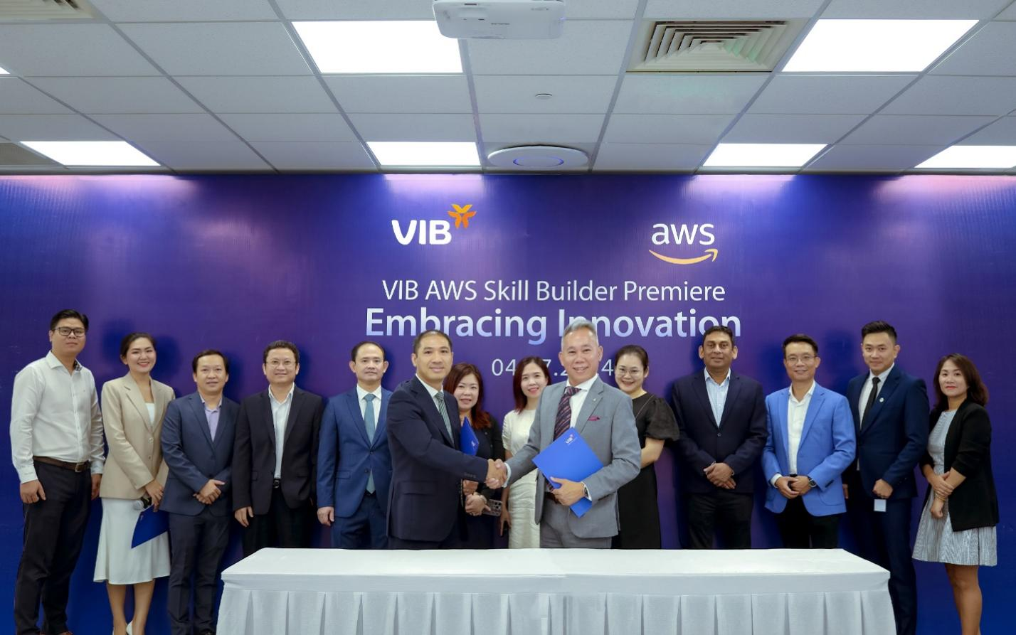 VIB hợp tác Amazon tích hợp nền tảng đào tạo