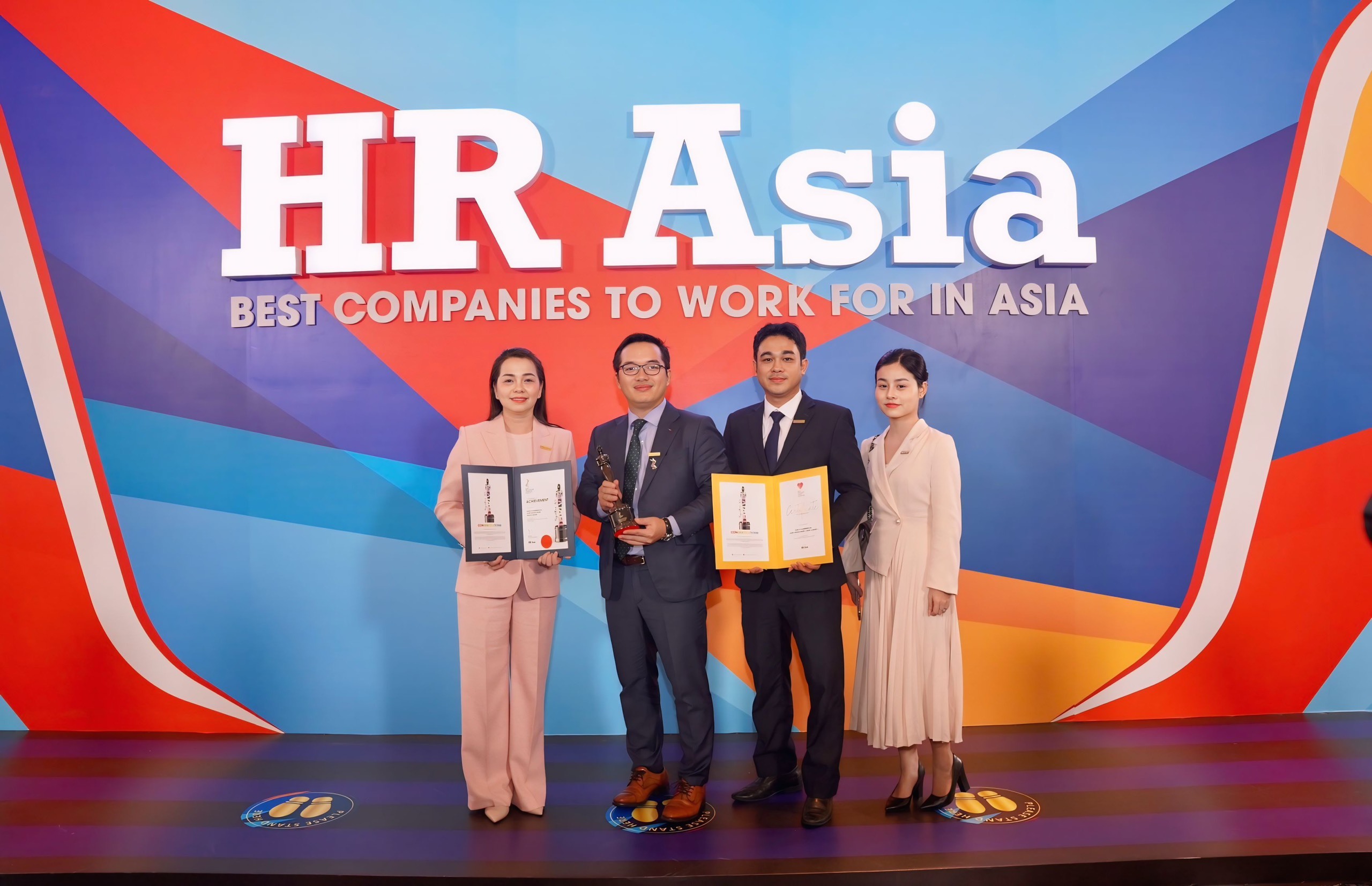Nam A Bank đã xây dựng và duy trì văn hóa doanh nghiệp đề cao sự chăm sóc nhân viên, tôn trọng, tin tưởng và trao quyền
