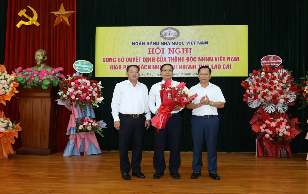 tặng hoa chúc mừng
