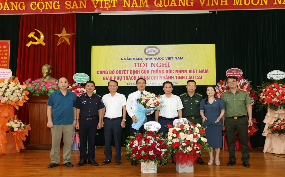 tặng hoa chúc mừng
