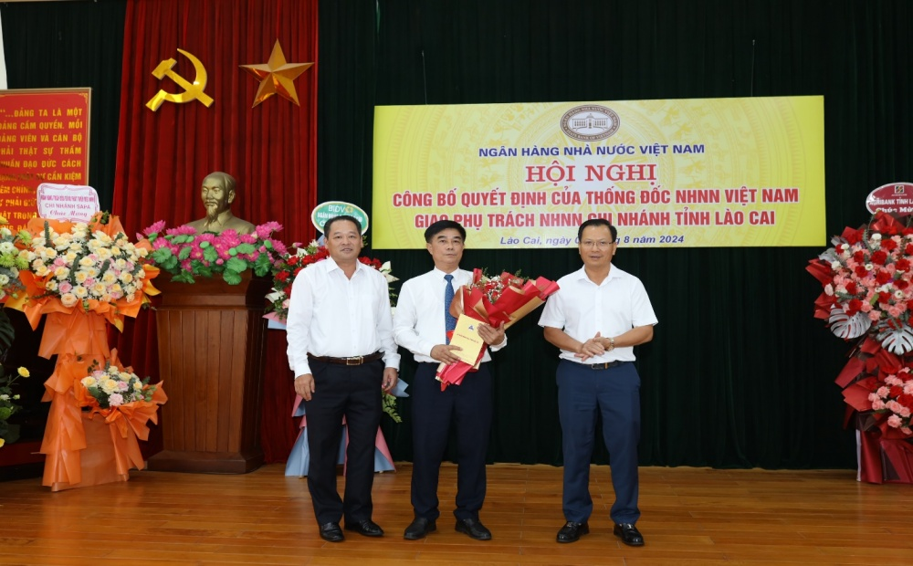 tặng hoa chúc mừng 