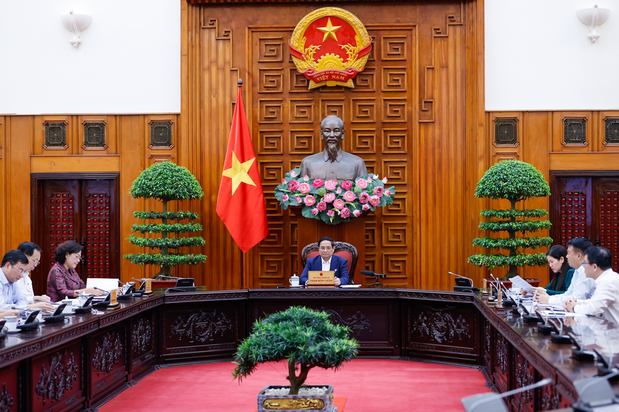 Quang cảnh buổi làm việc