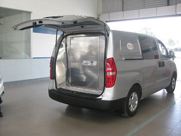 xe ô tô chở tiền
