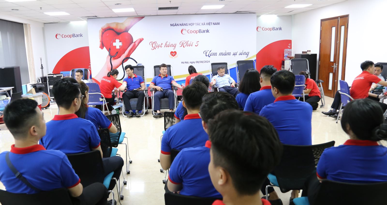 Đoàn Thanh niên Co-opBank tham gia hiến máu tình nguyện