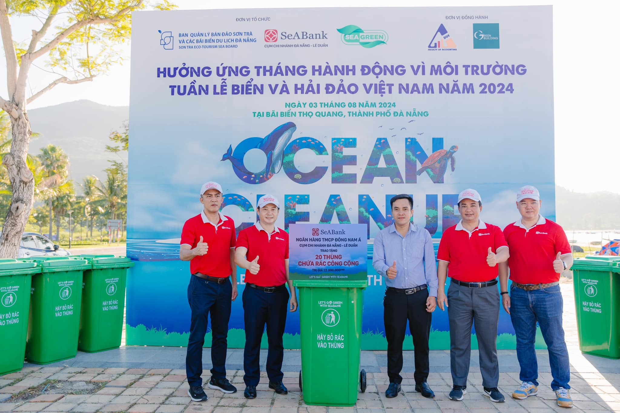 SeABank Đà Nẵng trao tặng 20 thùng chứa rác công cộng