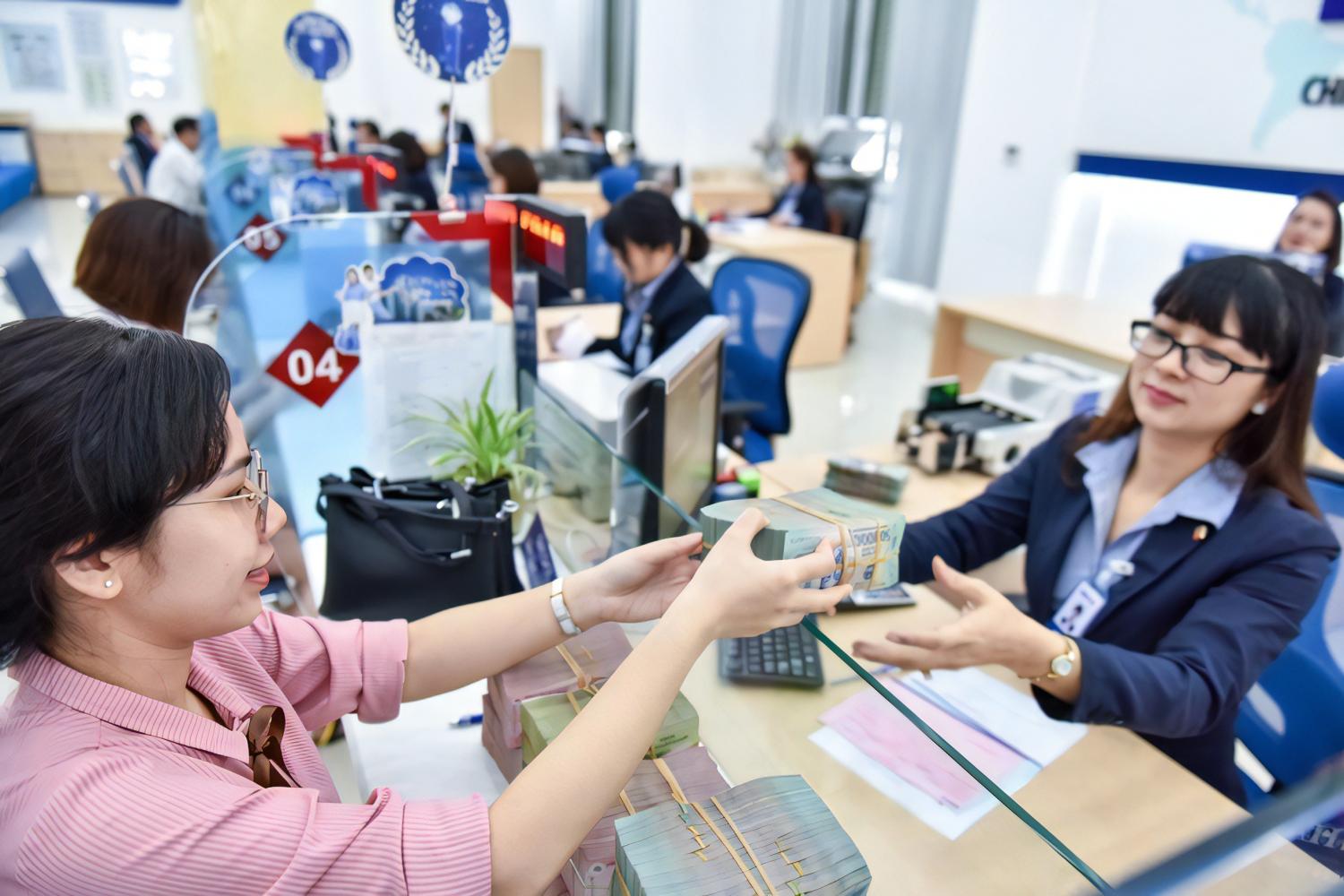 Các ngân hàng đang triển khai nhiều gói tín dụng với lãi suất ưu đãi để hỗ trợ doanh nghiệp