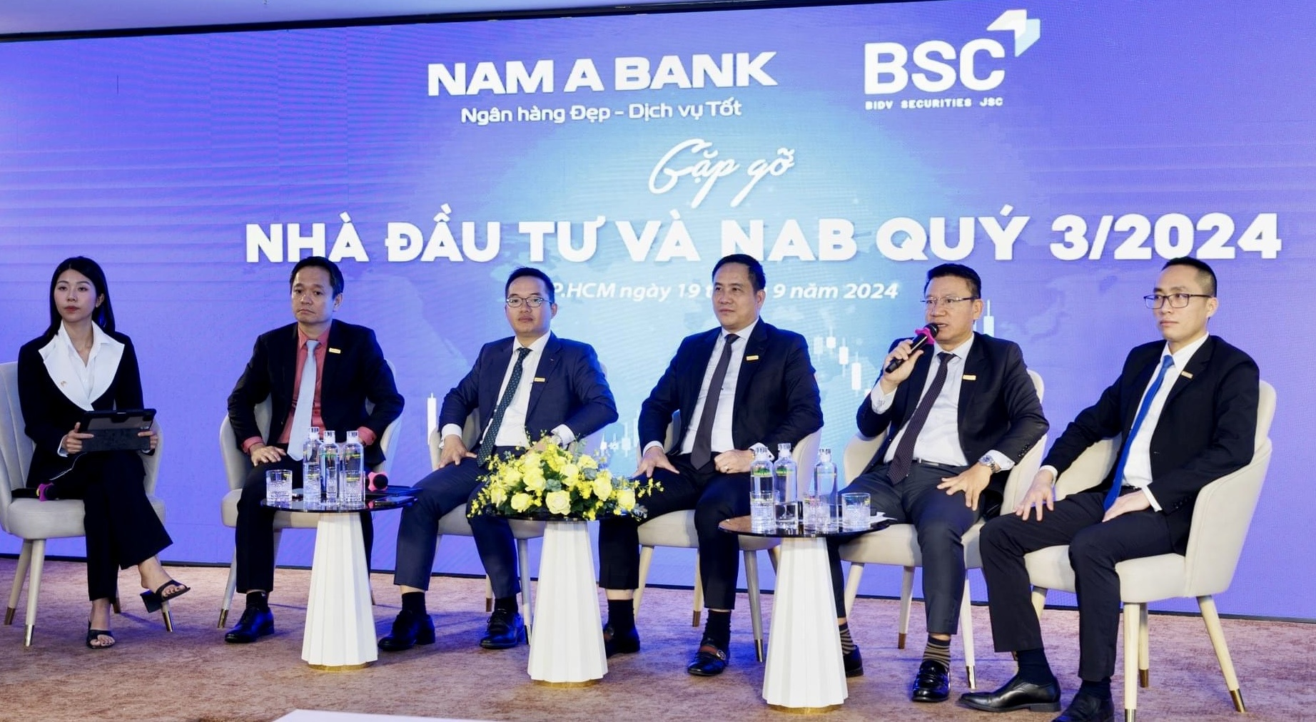 Nam A Bank gặp gỡ nhà đầu tư