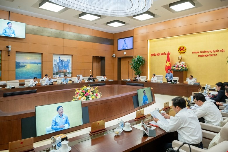 Quang cảnh phiên họp