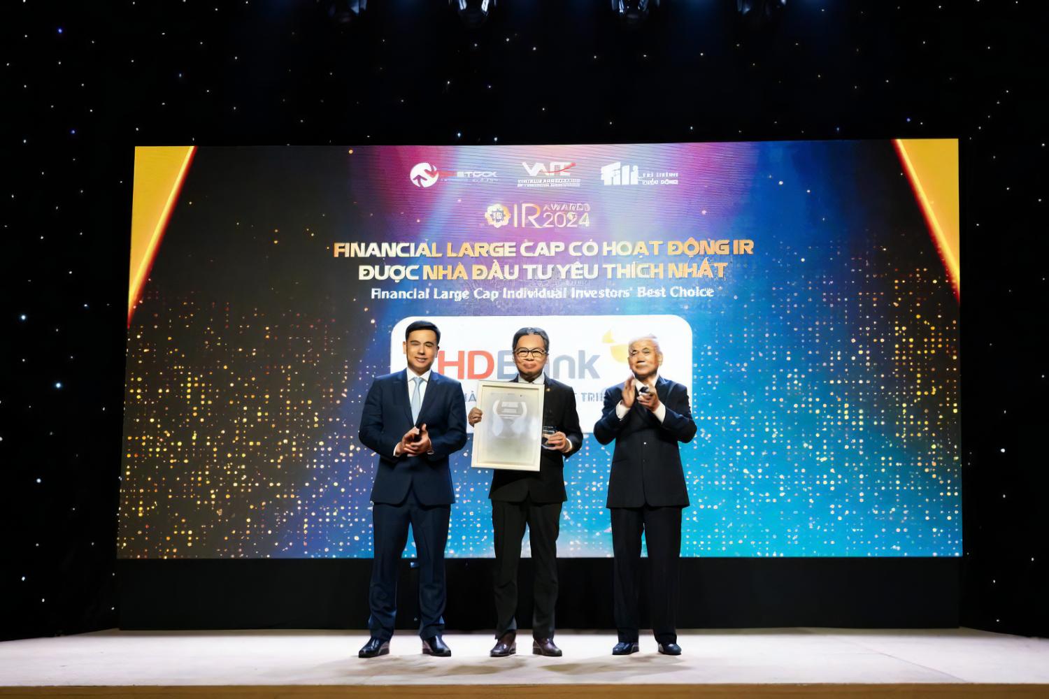 HDBank receives the Financial Large Cap Individual Investors’ Best Choice award at the 2024 IR Awards ceremony held in HCM City on September 24. — Photo courtesy of the bank