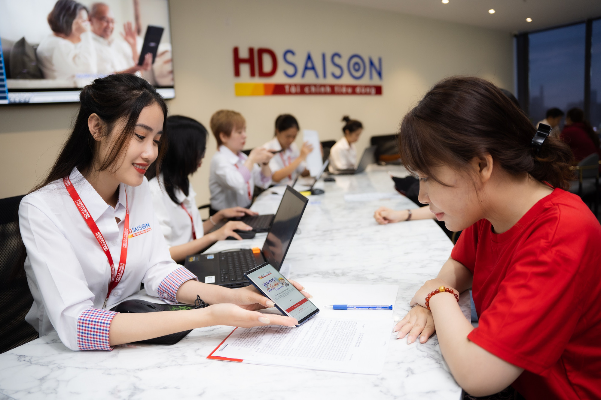 HD SAISON ủng hộ đồng bào bão lũ