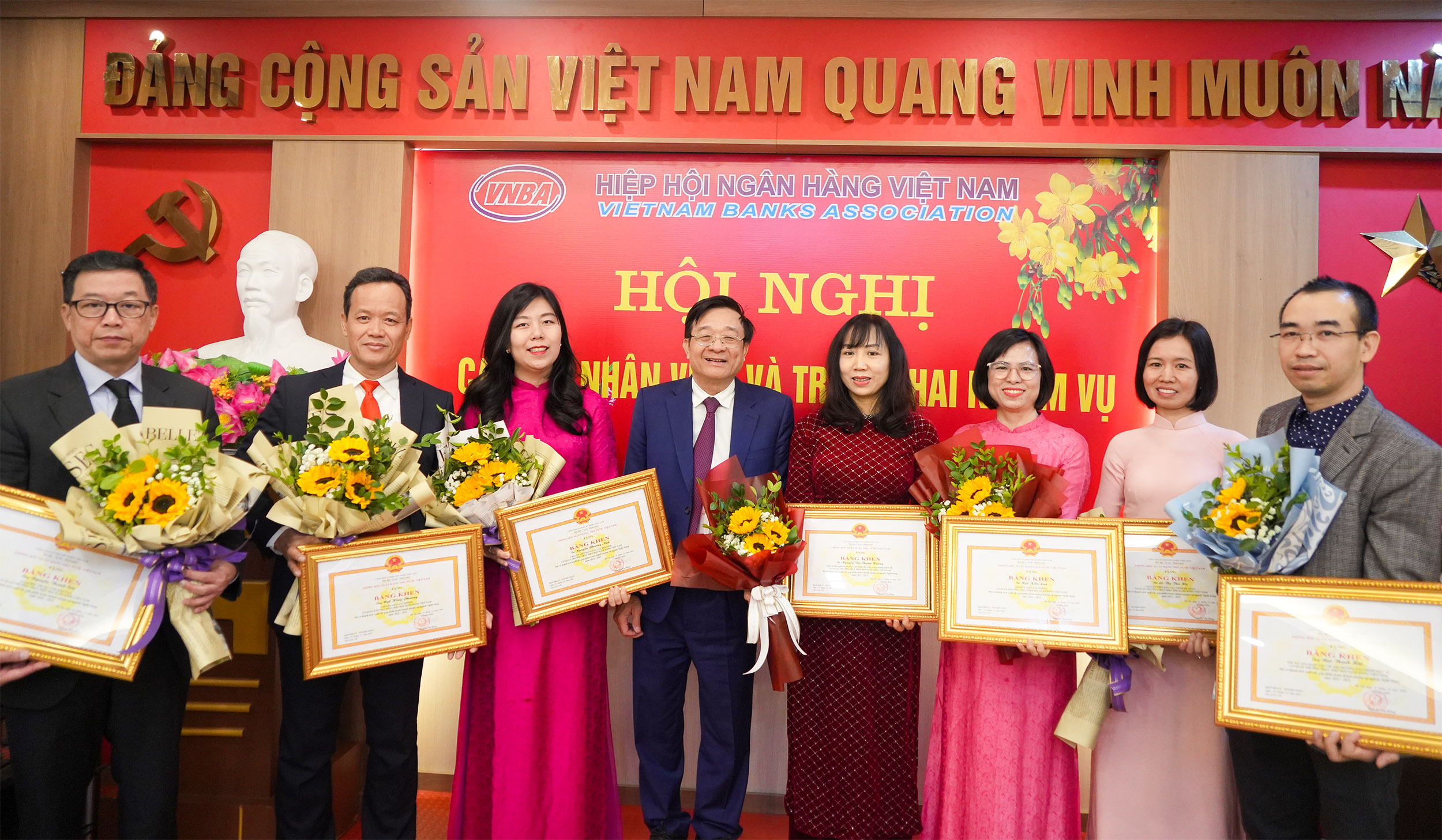7 cá nhân nhận bằng khen của Thống đốc Ngân hàng nhà nước Việt Nam
