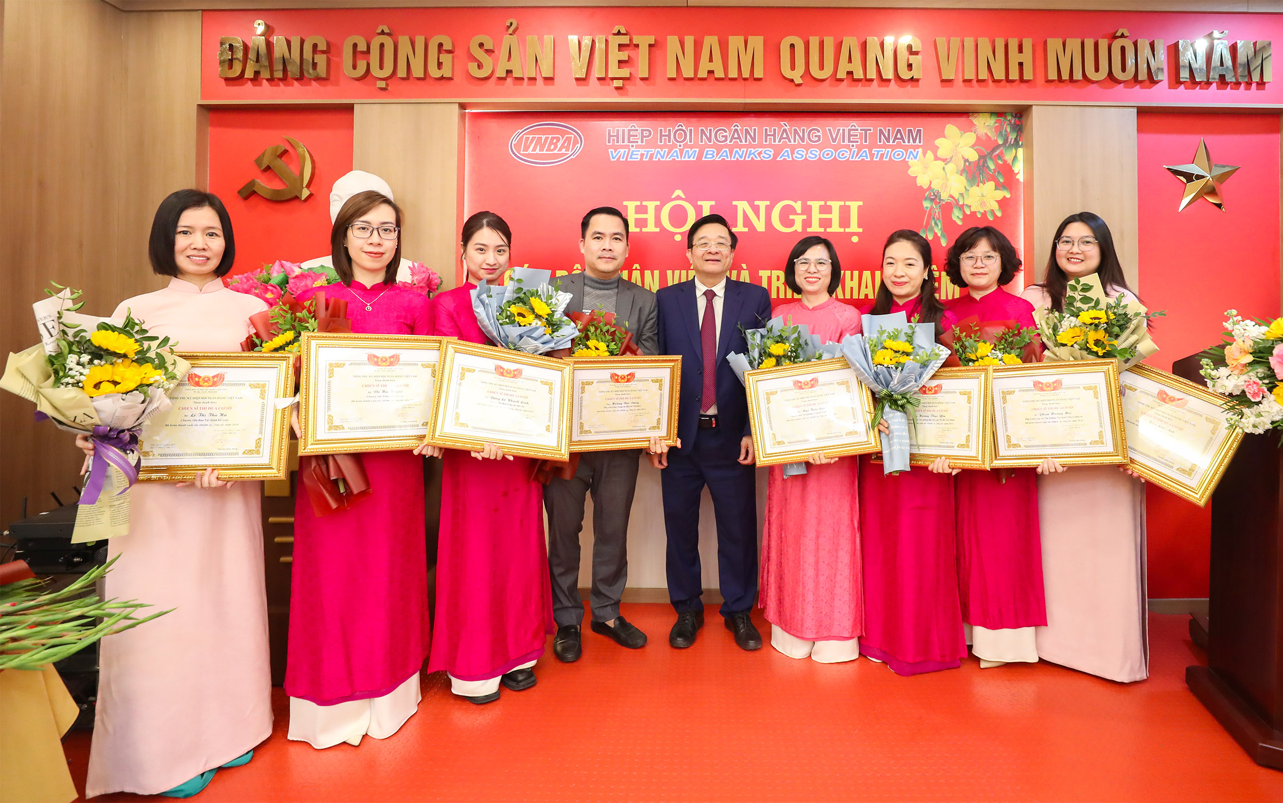 08 Cá nhân nhận Danh hiệu Chiến sĩ thi đua cơ sở