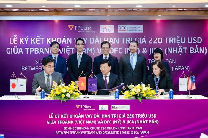 220 triệu USD