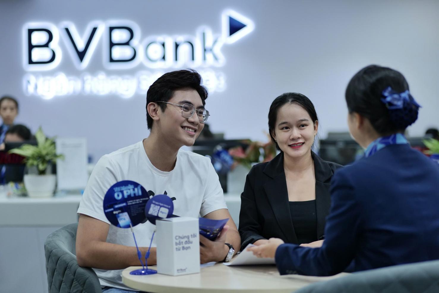 Hình ảnh Khách hàng giao dịch tại BVBank