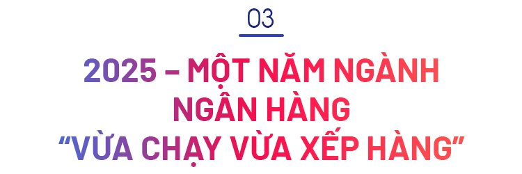 Một năm ngân hàng "vừa chạy vừa xếp hàng"