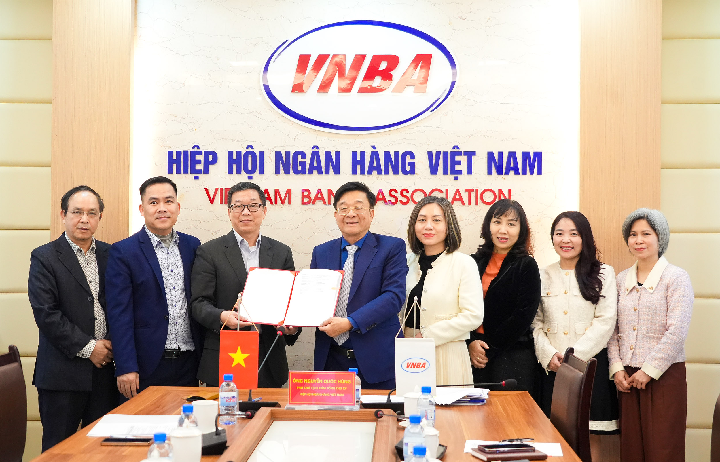 Hiệp hội Ngân hàng Việt Nam thực hiện nghi thức ký kết