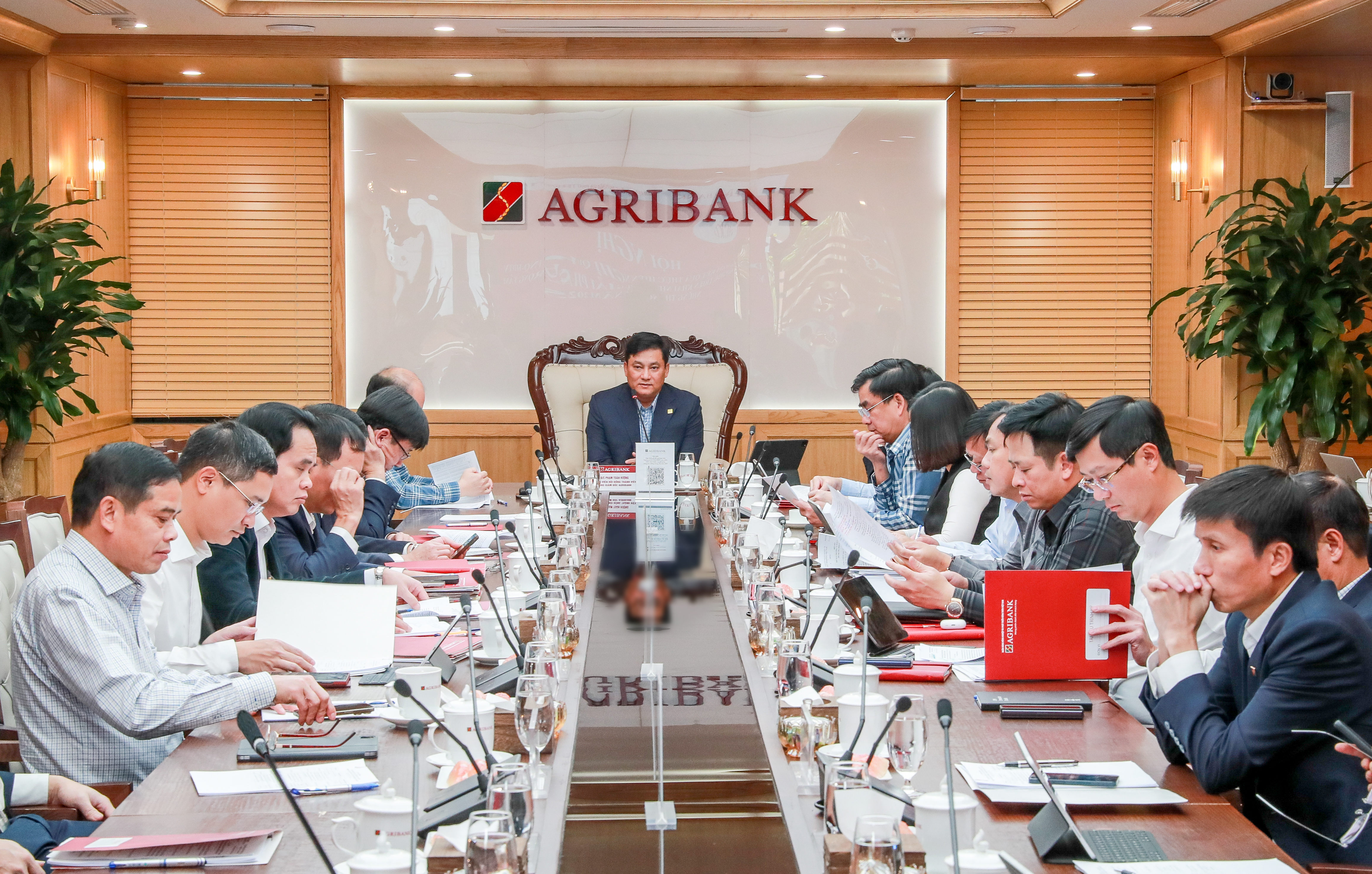 Nỗ lực cao nhất hoàn thành toàn diện các chỉ tiêu kế hoạch kinh doanh năm 2025