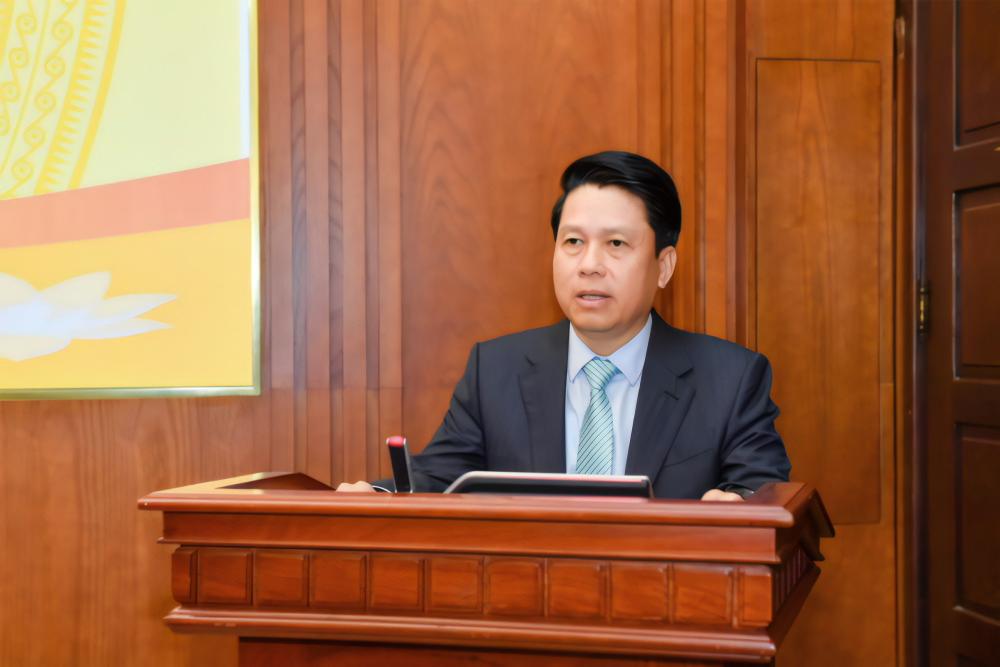 Phó Thống đốc Phạm Tiến Dũng phát biểu giao nhiệm vụ cho các đồng chí được điều động, bổ nhiệm