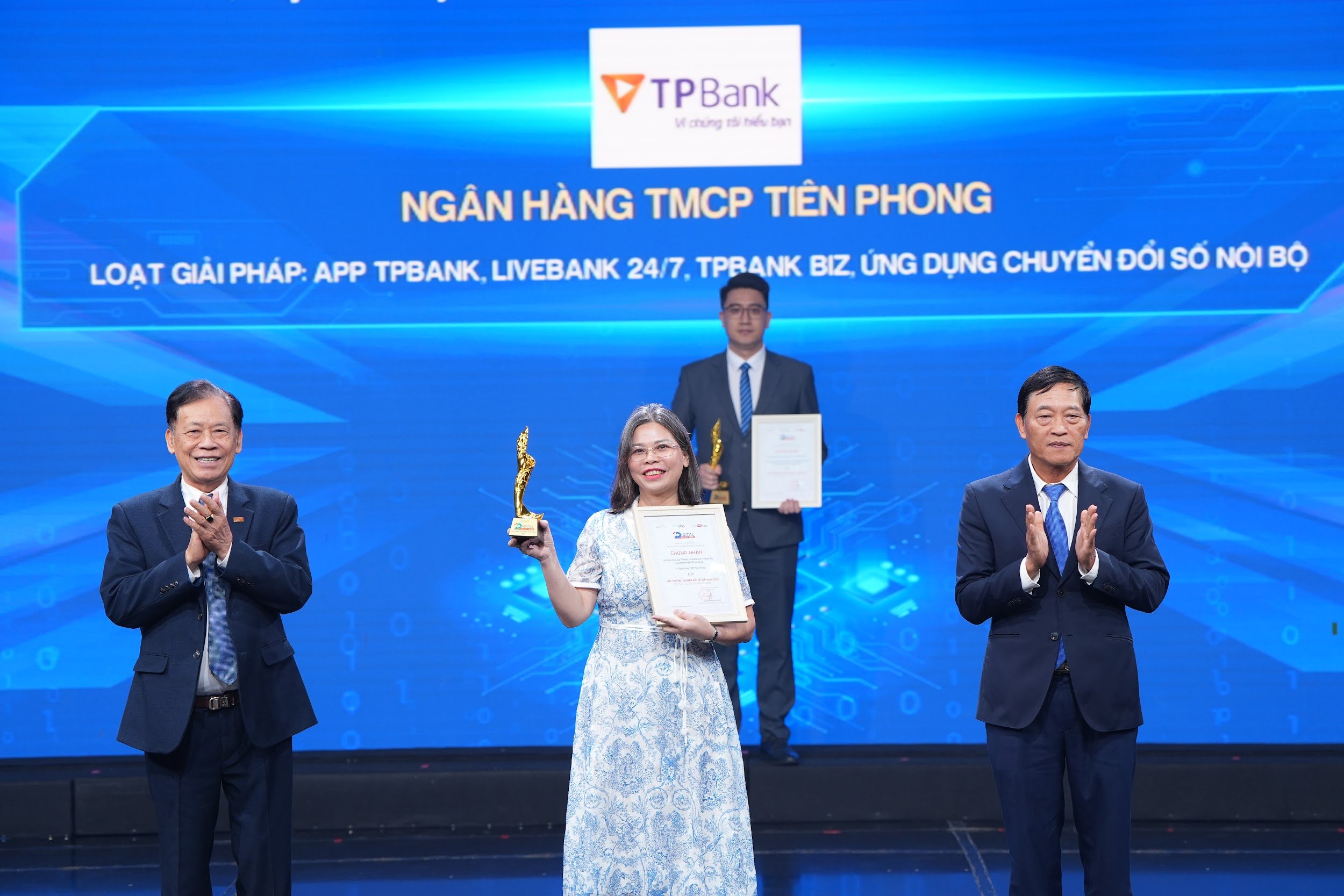 Tại Giải thưởng VDA 2025, TPBank được vinh danh chuyển đổi số xuất sắc với loạt giải pháp công nghệ App TPBank, Livebank 24/7, TPBank Biz, Ứng dụng chuyển đổi số nội bộ.
