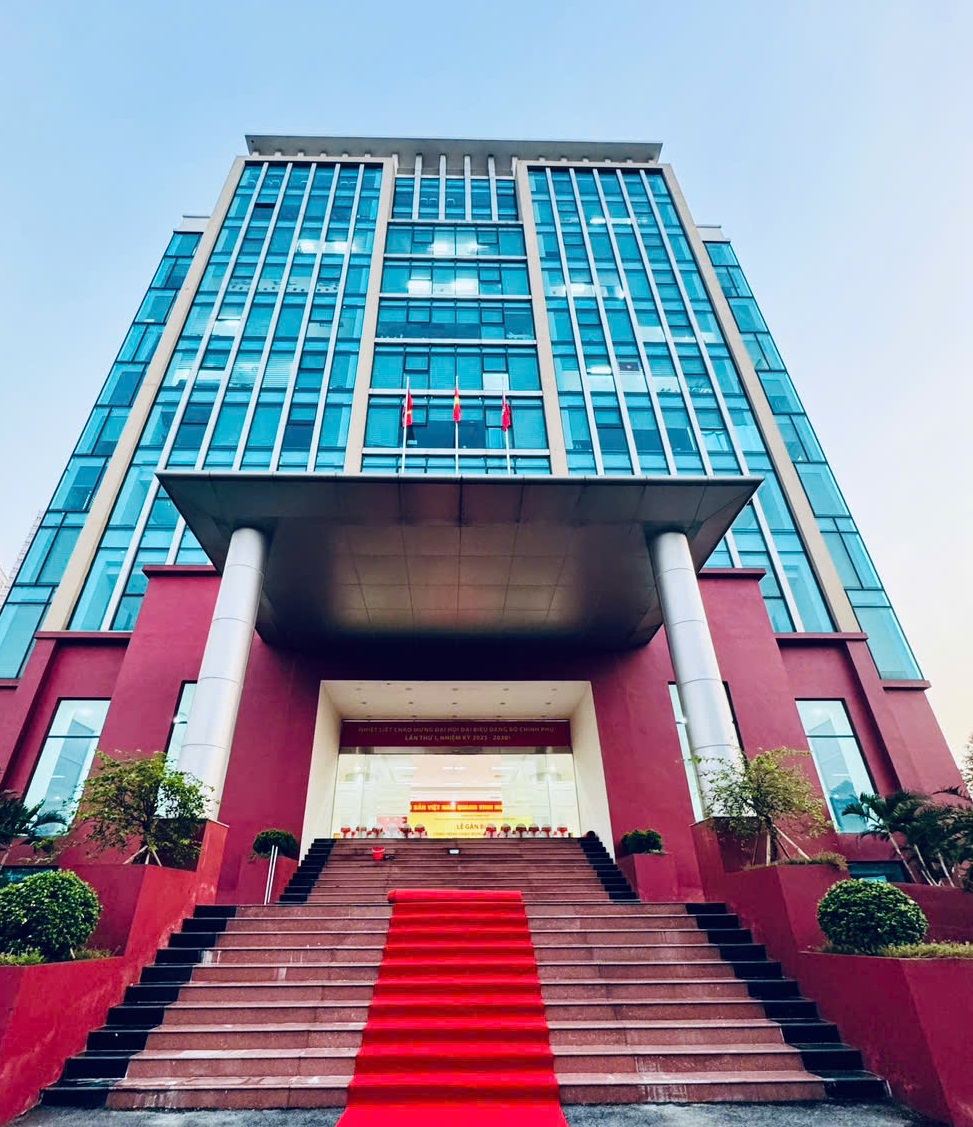 Công trình Trụ sở Trung tâm dữ liệu Agribank được Đảng ủy Chính phủ công nhận gắn biển công trình chào mừng Đại hội đại biểu Đảng bộ Chính phủ lần thứ I, nhiệm kỳ 2025 - 2030