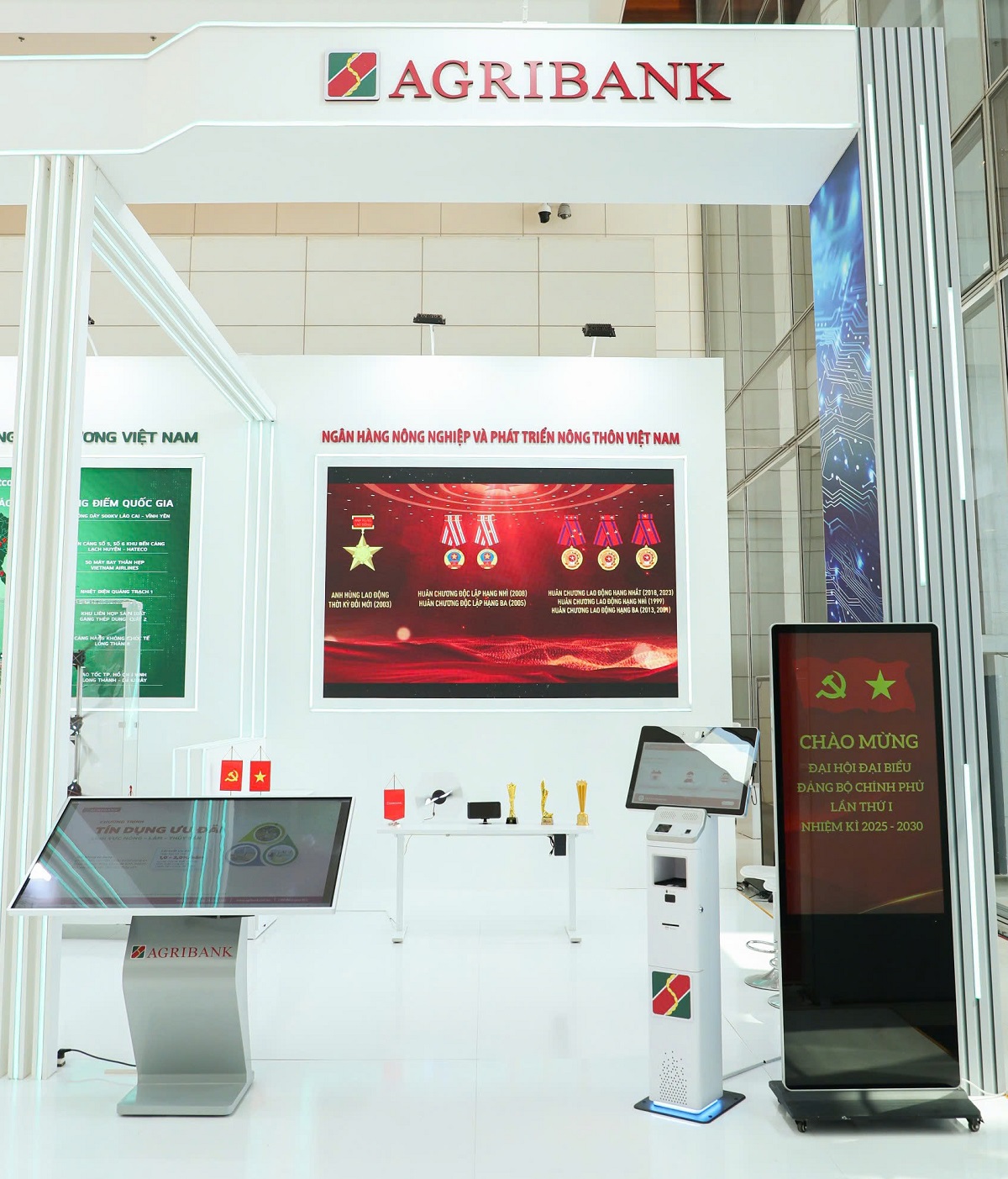 Không gian trưng bày của Agribank với chủ đề “Đảng bộ Agribank - Hành trình của bản lĩnh và khát vọng”