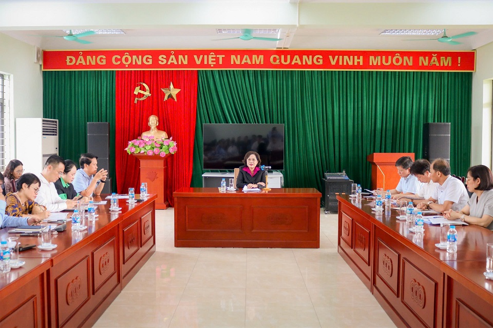 Thống đốc Nguyễn Thị Hồng chủ trì buổi làm việc với Ban Quản lý dự án NH.09B