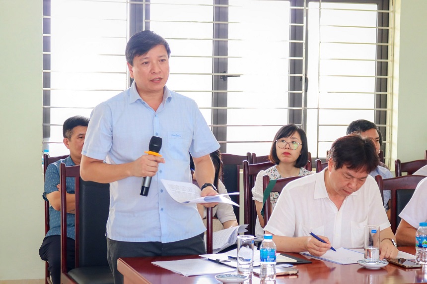 Đại diện Ban Quản lý Dự án NH.09B báo cáo tại buổi làm việc