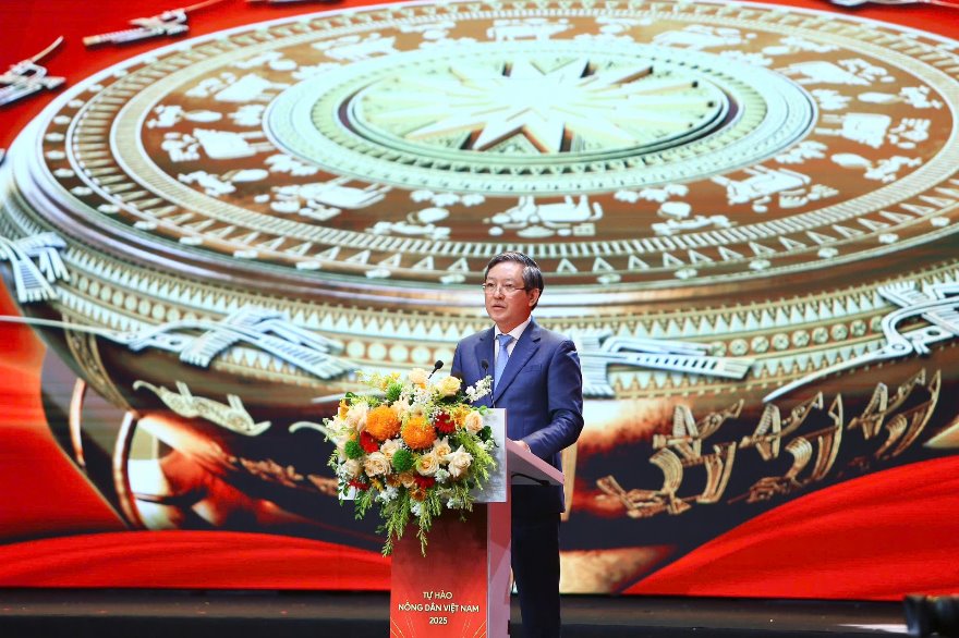 Đồng chí Lương Quốc Đoàn, Uỷ viên Ban Chấp hành Trung ương Đảng, Phó Chủ tịch Ủy ban Trung ương Mặt trận Tổ quốc Việt Nam, Chủ tịch Ban Chấp hành Trung ương Hội Nông dân Việt Nam phát biểu khai mạc Lễ tôn vinh