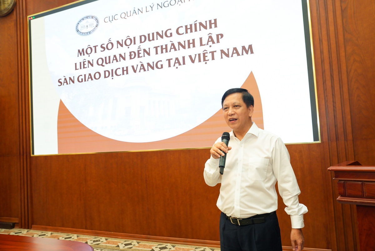 Ông Đào Xuân Tuấn, Cục trưởng Cục Quản lý ngoại hối, NHNN trao đổi tại Toạ đàm