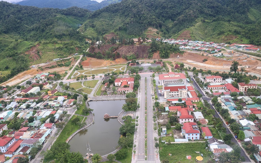 Trường phổ thông nội trú, bán trú tiểu học và trung học cơ sở Tây Giang được xây dựng trên tổng diện tích quy hoạch hơn 7 ha, với tổng kinh phí hơn 262 tỷ đồng (Ảnh theo baochinhphu.vn)