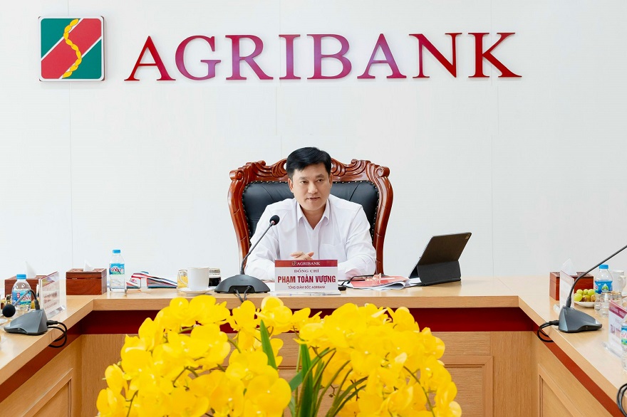 Đồng chí Phạm Toàn Vượng - Phó Bí thư Đảng ủy, Thành viên HĐTV, Tổng Giám đốc Agribank phát biểu kết luận chương trình làm việc