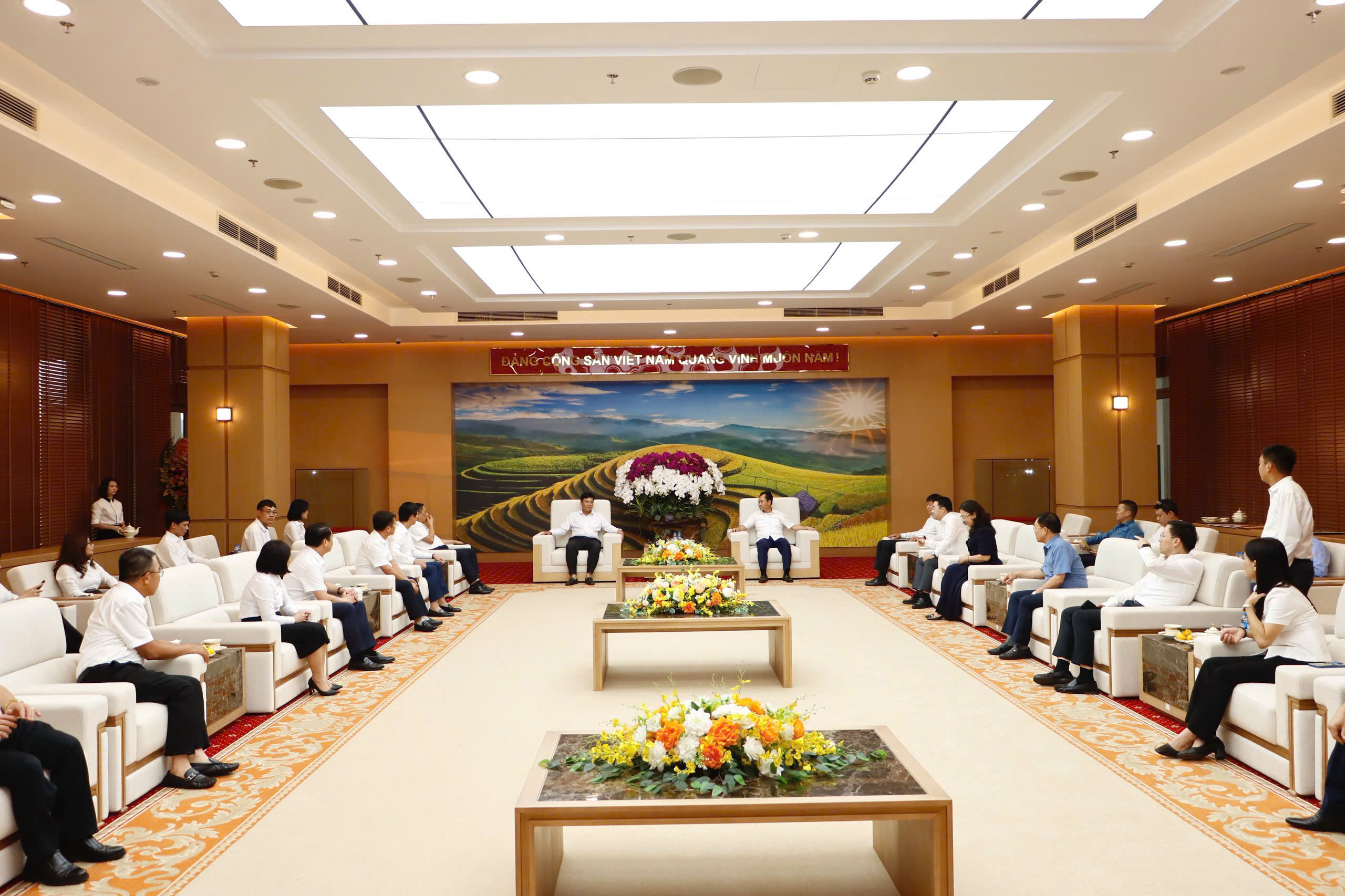 Đoàn công tác Agribank và đại diện lãnh đạo tỉnh Lào Cai