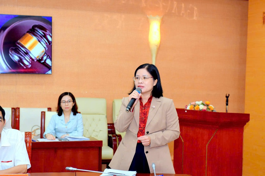Bà Nguyễn Thị Minh Thơ – Phó Cục trưởng Cục Phòng, chống rửa tiền giới thiệu những nội dung chính của Thông tư số 27